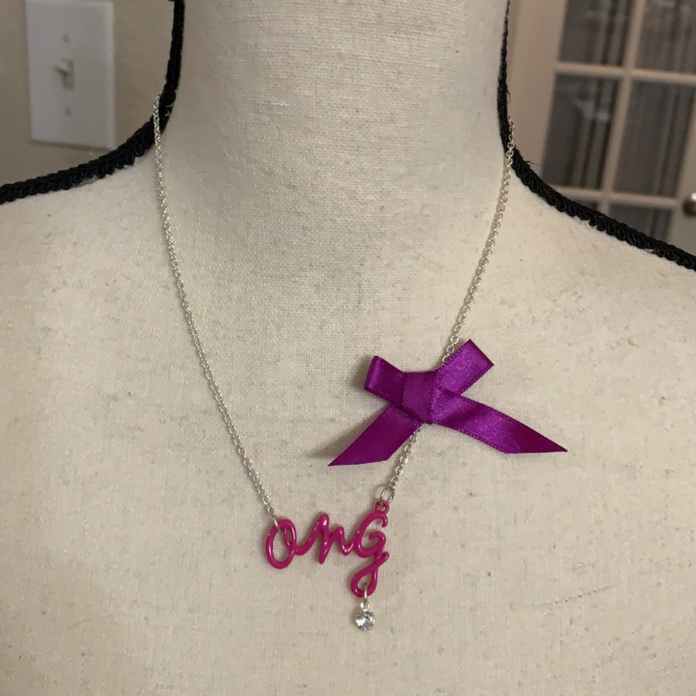Silver chain with the abbreviation OMG with a bow and a rhinestone pendant